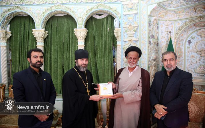 حضور مدیر شورای ارتباطات کلیسای ارتدوکس روسیه در حرم حضرت معصومه (س) حضور مدیر شورای ارتباطات کلیسای ارتدوکس روسیه در حرم حضرت معصومه (س)